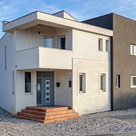 Apartments Peti Pula Exterior photo