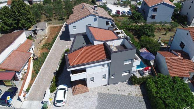 Apartments Peti Pula Exterior photo