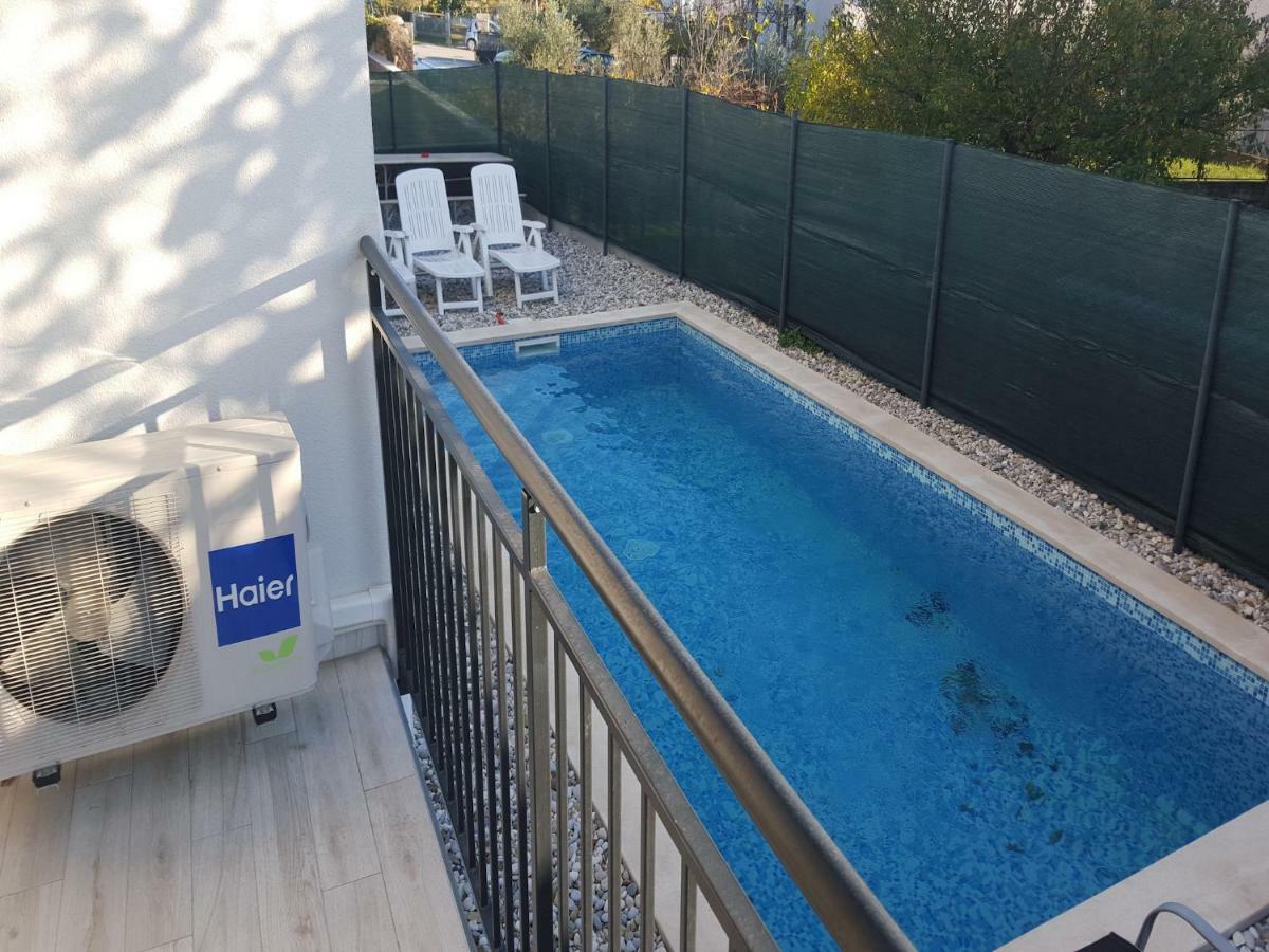 Apartments Peti Pula Exterior photo