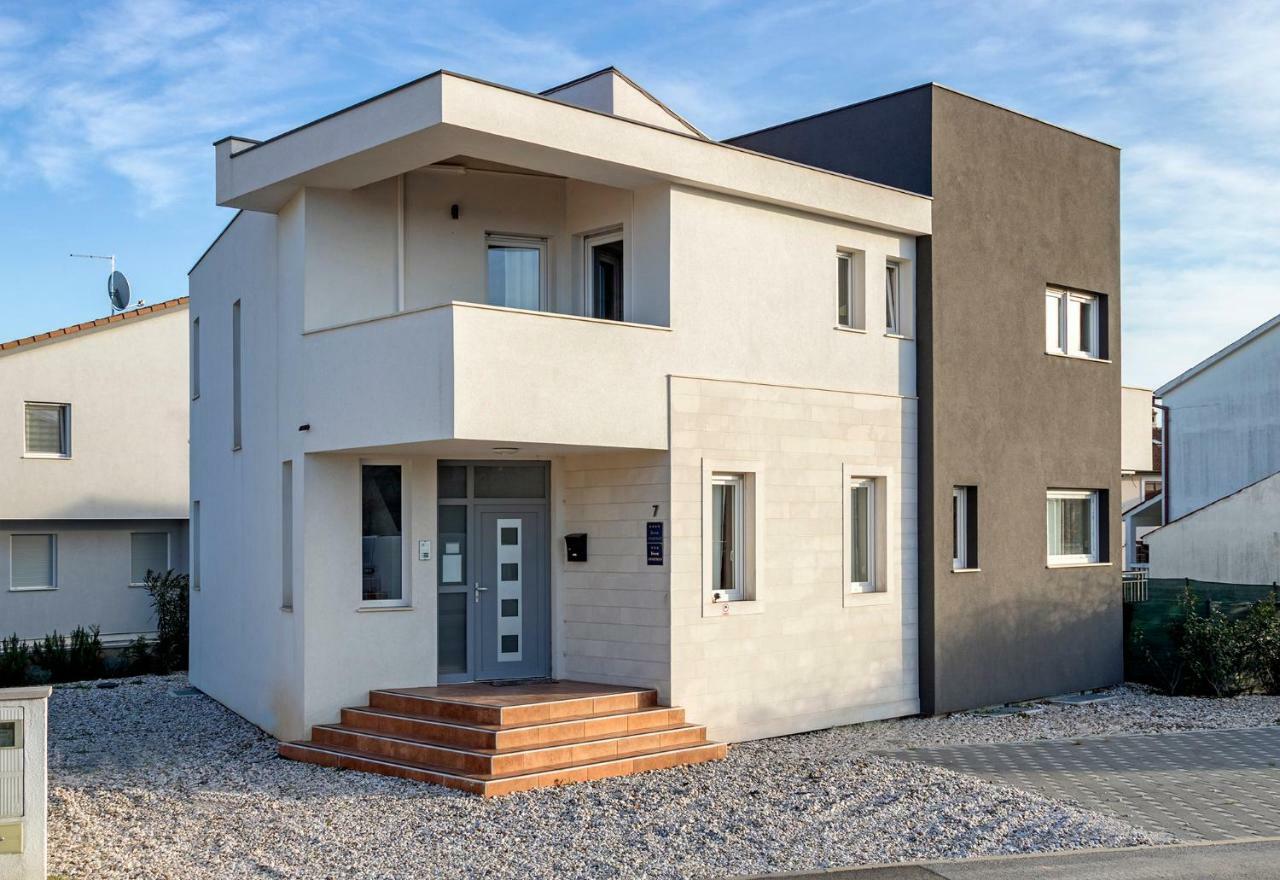 Apartments Peti Pula Exterior photo