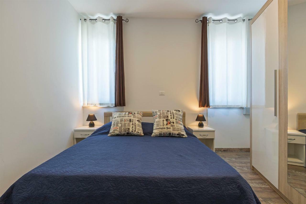 Apartments Peti Pula Exterior photo